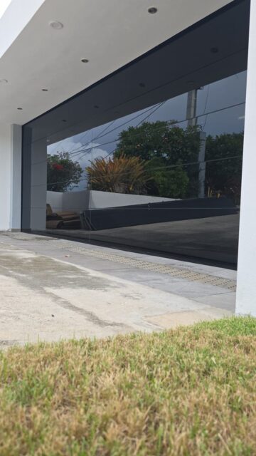 Puertas de Garaje en aluminio con vidrio